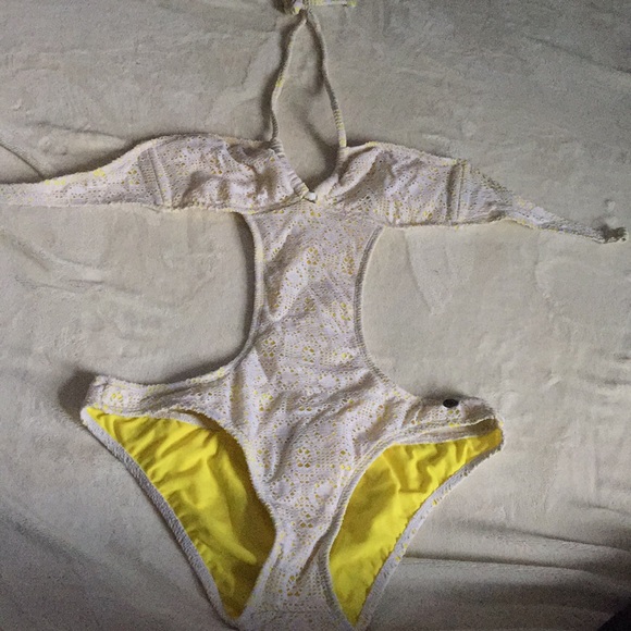 Roxy Monokini - Picture 2 of 2